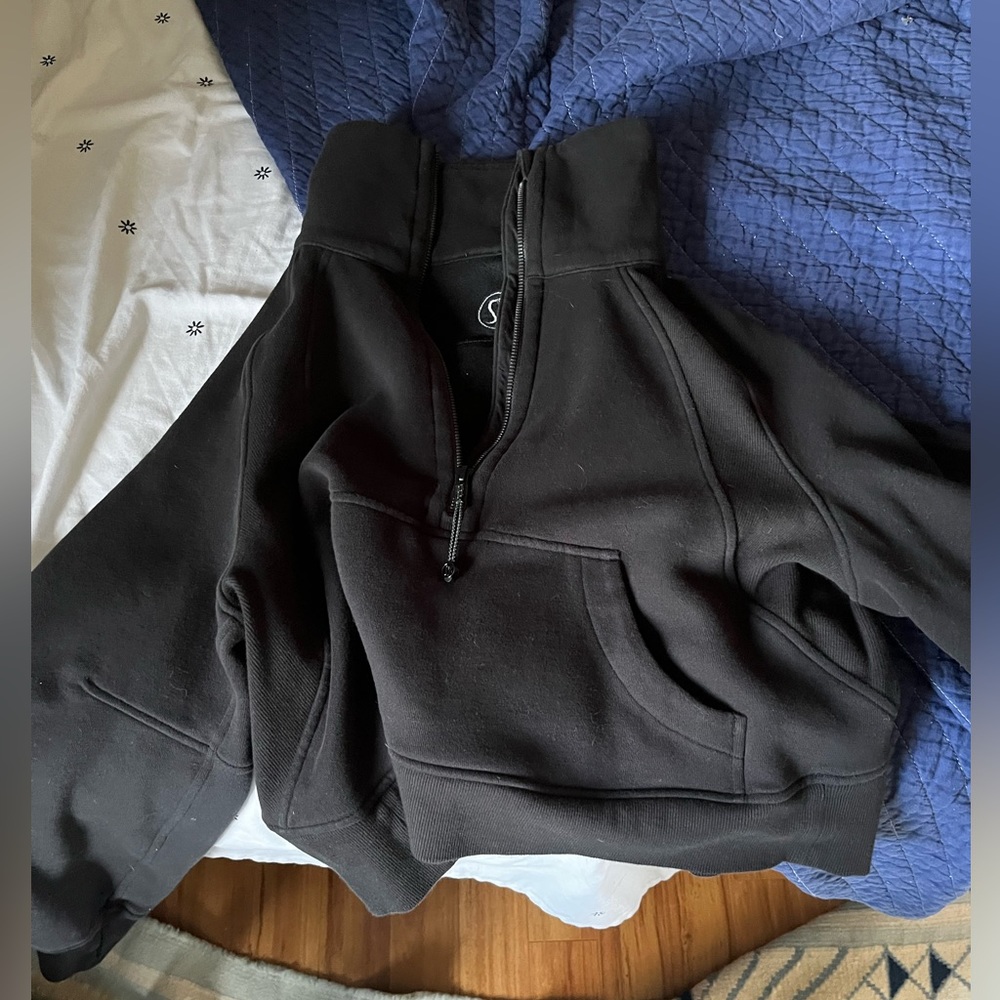Lululemon black oversized  scuba funnel neck xs/s in perfect condition